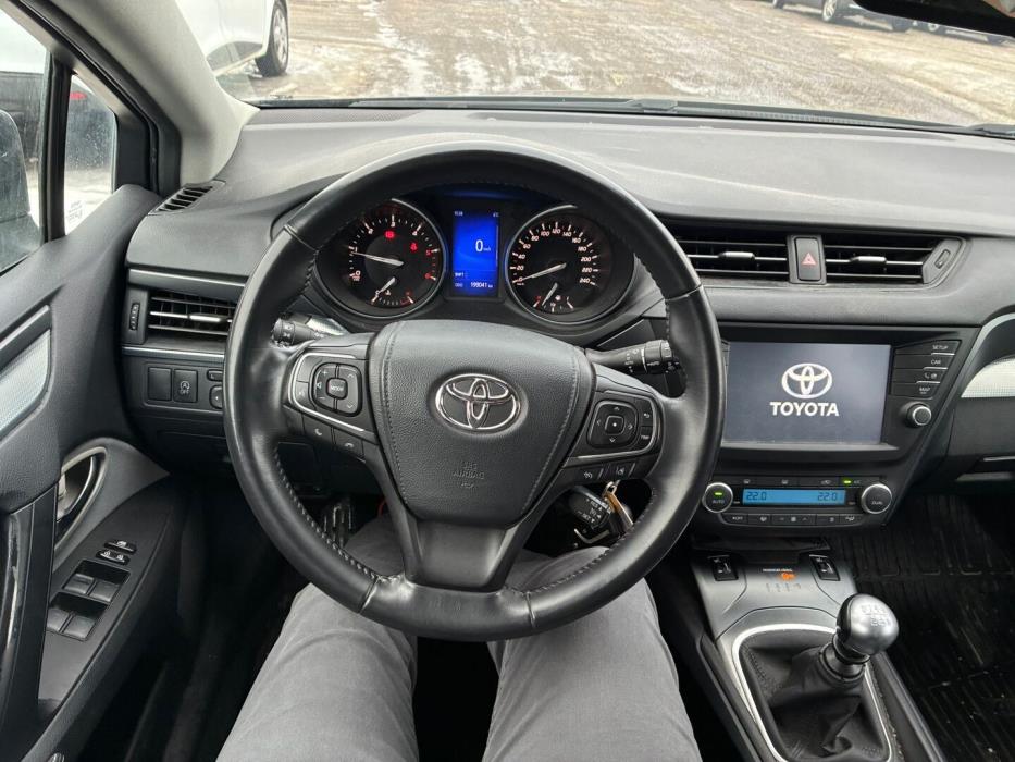 TOYOTA Avensis 2017