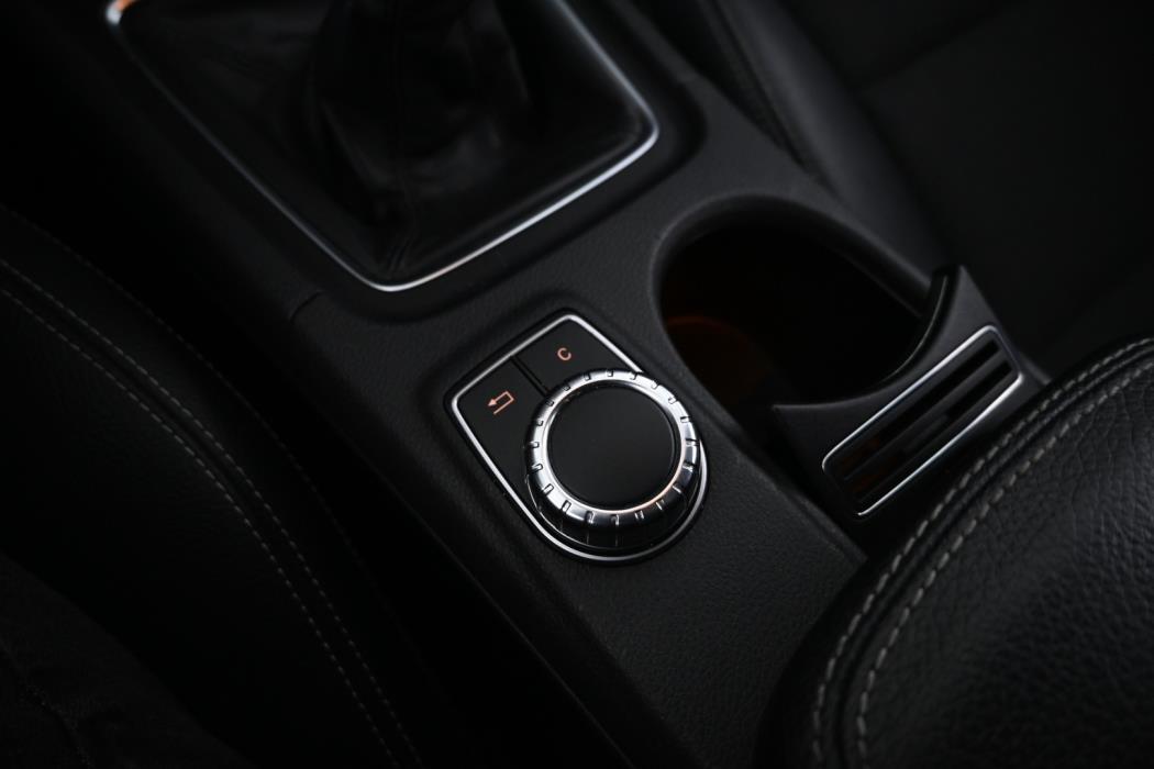 MERCEDES-BENZ A 2014