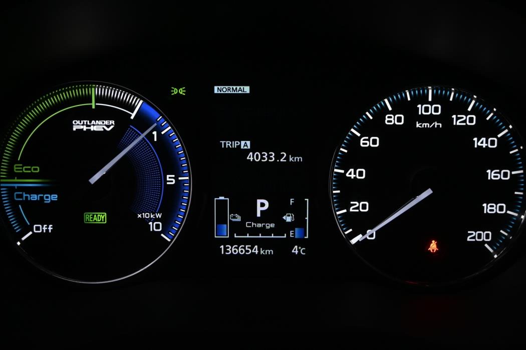 MITSUBISHI Outlander PHEV 2020