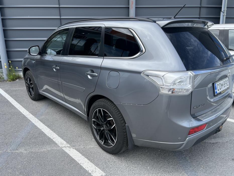 MITSUBISHI Outlander PHEV 2014