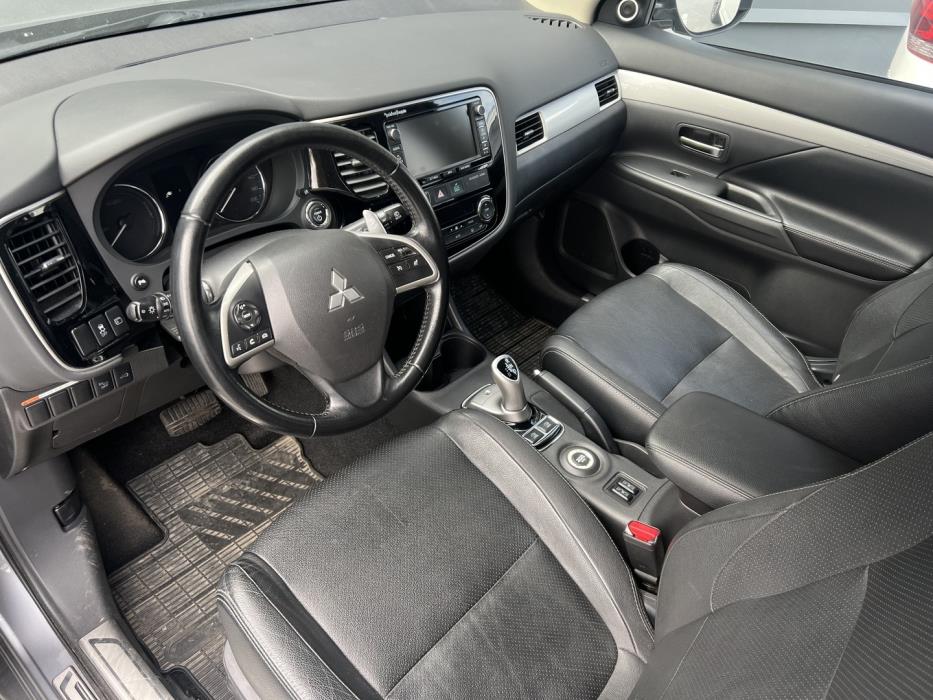 MITSUBISHI Outlander PHEV 2014