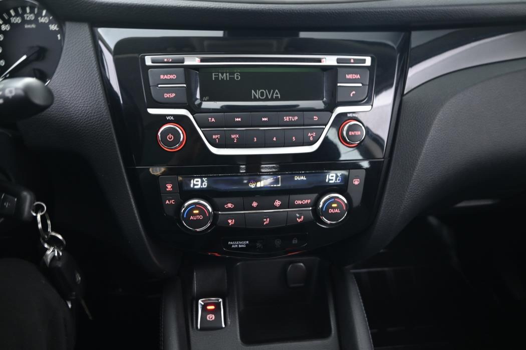 NISSAN Qashqai 2015