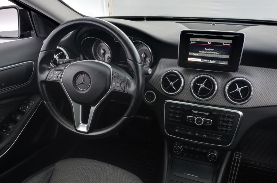 MERCEDES-BENZ GLA 2015