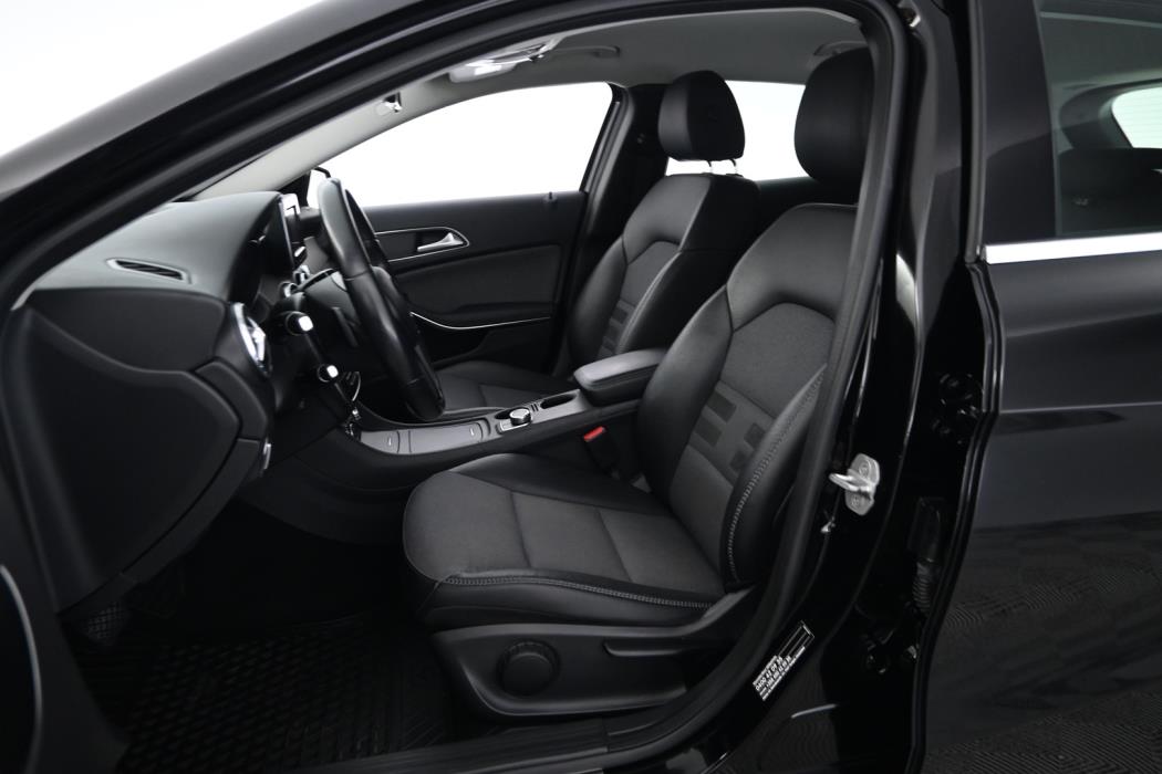 MERCEDES-BENZ GLA 2015