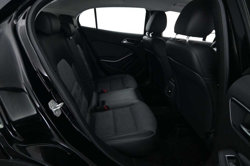 MERCEDES-BENZ GLA 2015