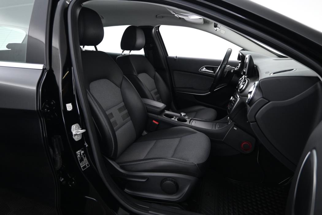 MERCEDES-BENZ GLA 2015