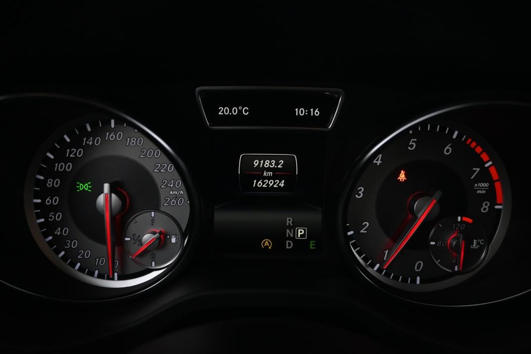 MERCEDES-BENZ GLA 2015