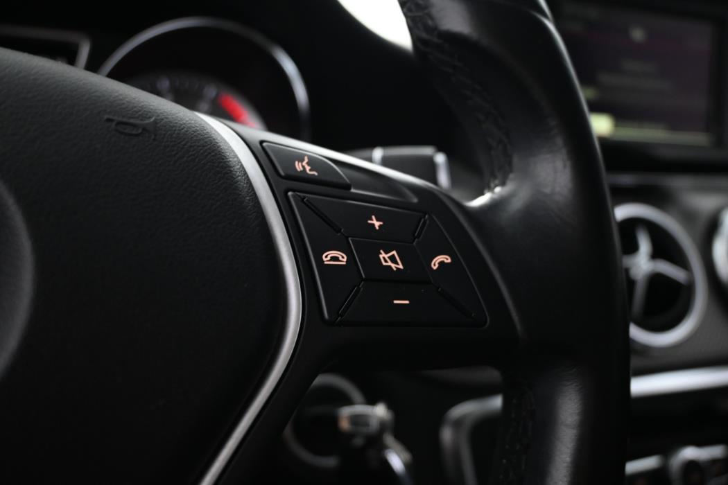 MERCEDES-BENZ GLA 2015