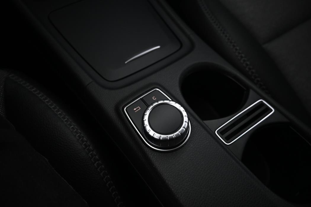 MERCEDES-BENZ GLA 2015