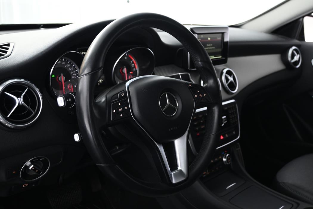 MERCEDES-BENZ GLA 2015
