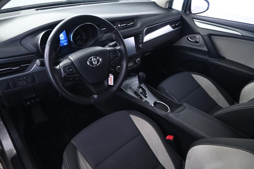 TOYOTA Avensis 2016