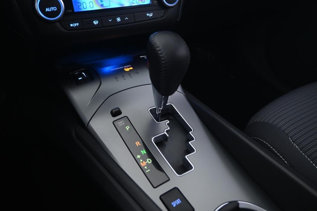TOYOTA Avensis 2016