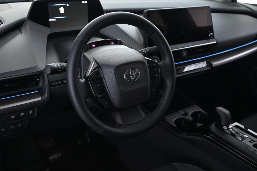 TOYOTA PRIUS 2023