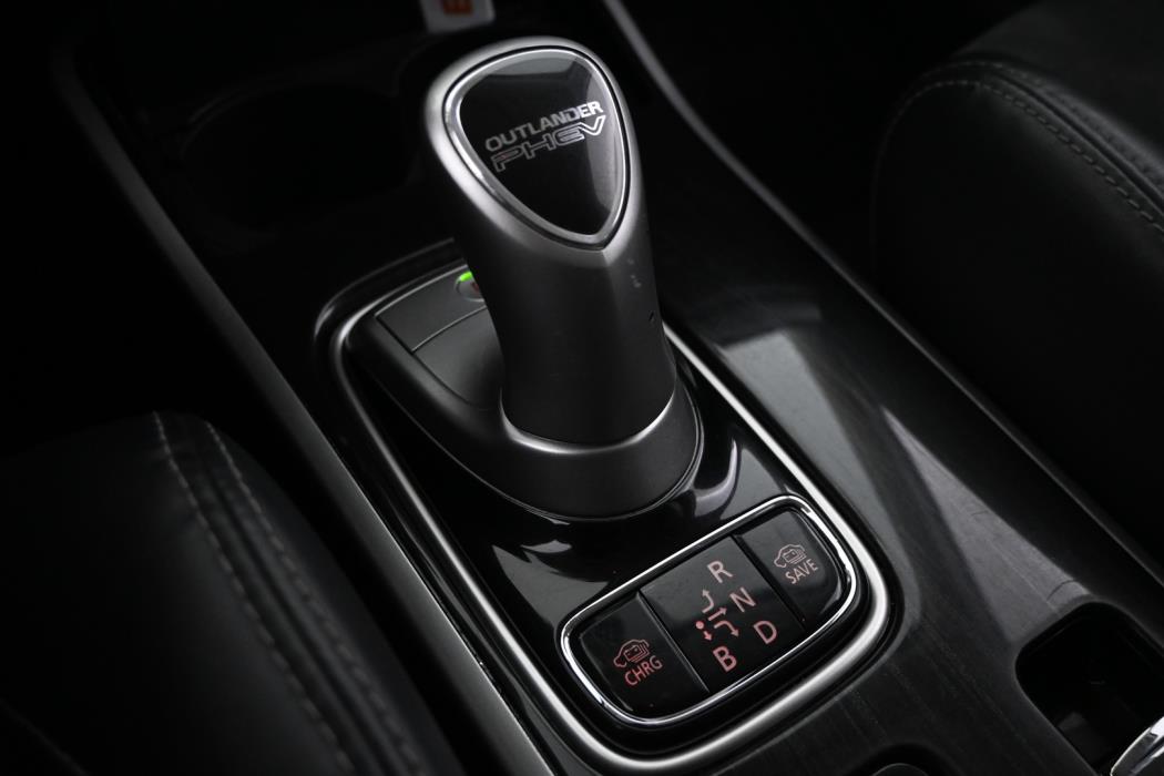 MITSUBISHI OUTLANDER PHEV 2017