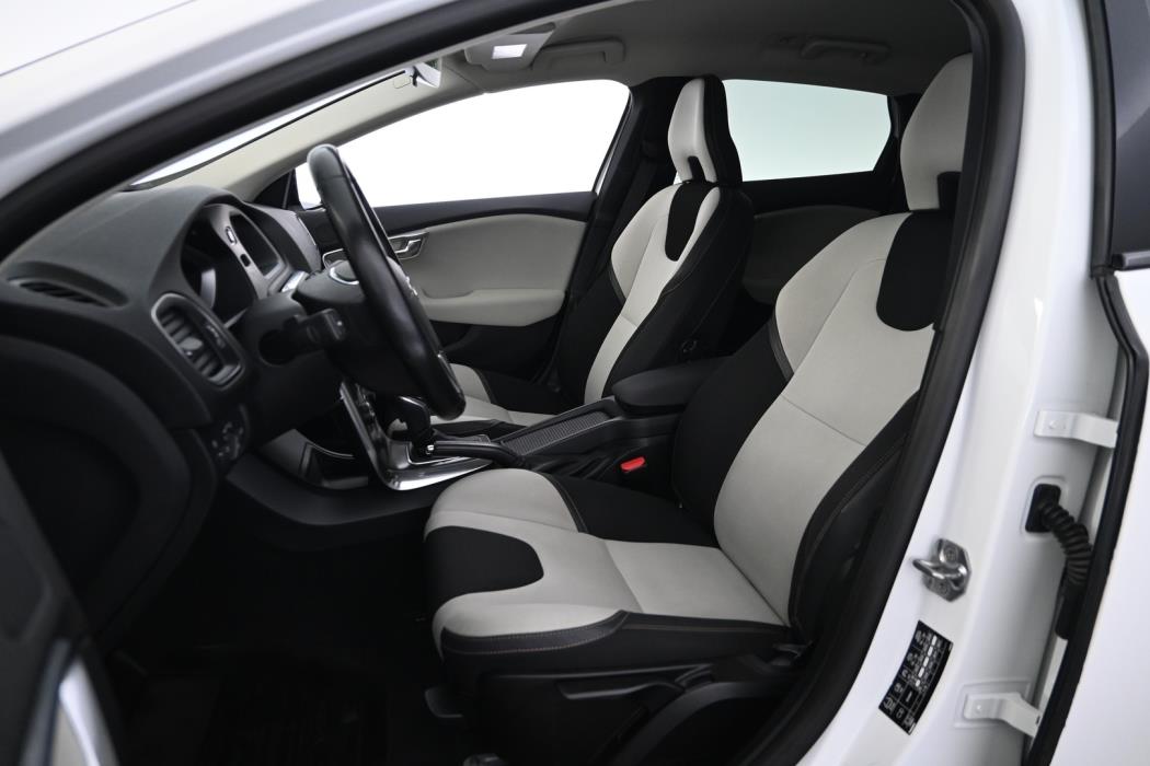 VOLVO V40 Cross Country 2016