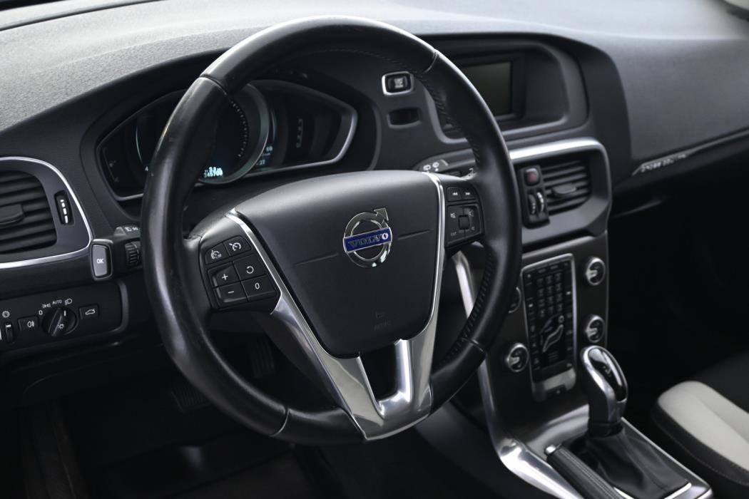 VOLVO V40 Cross Country 2016