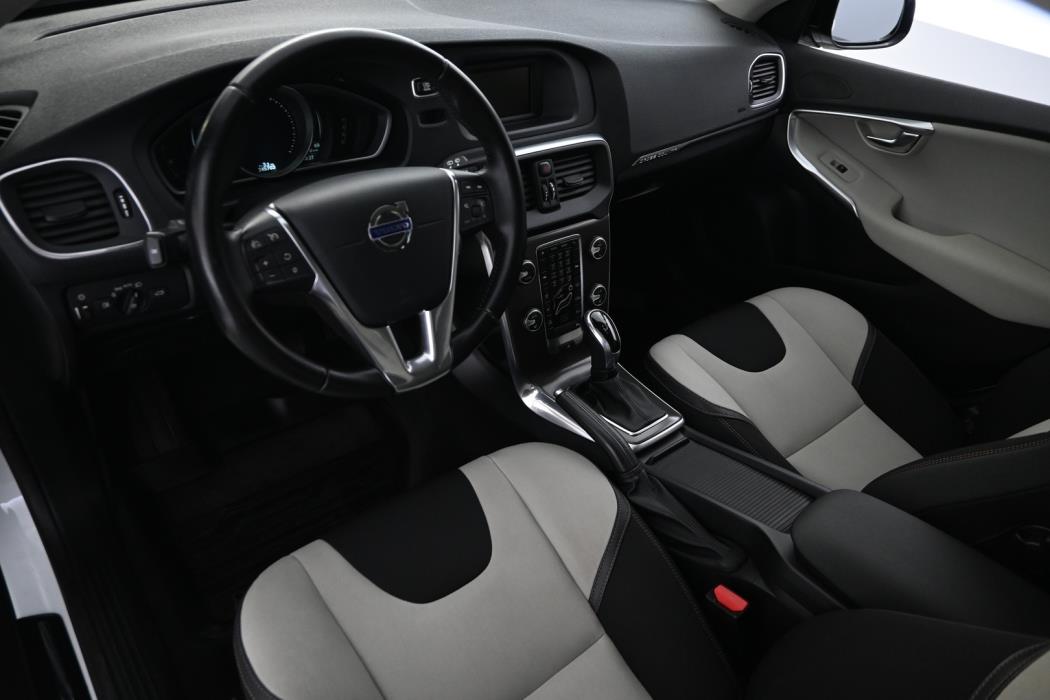 VOLVO V40 Cross Country 2016