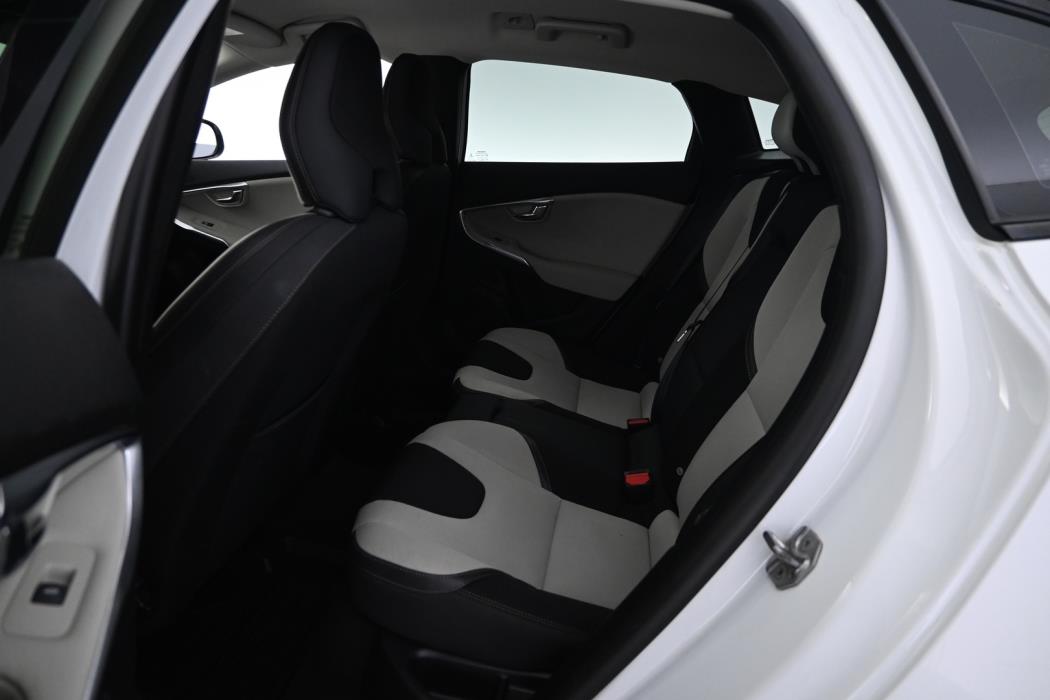 VOLVO V40 Cross Country 2016