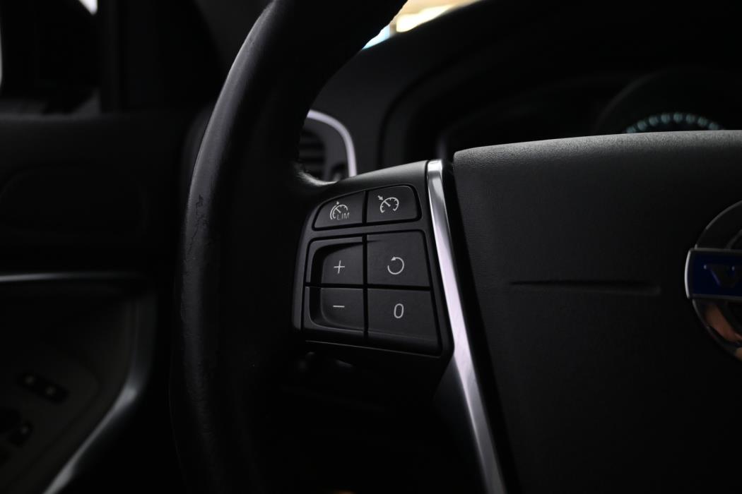 VOLVO V40 Cross Country 2016