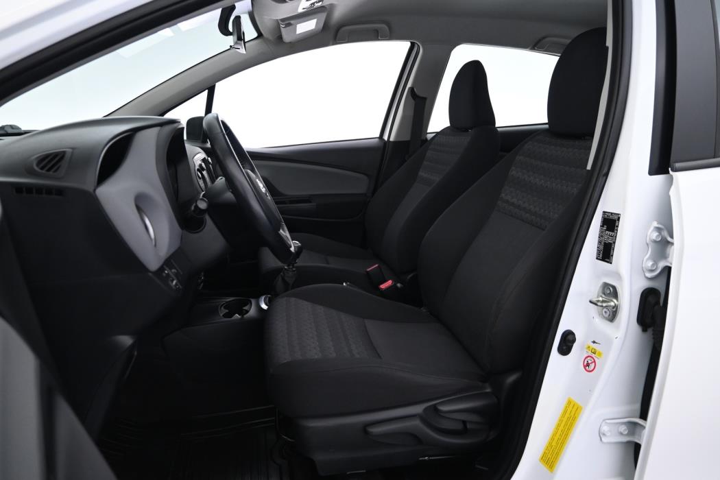 TOYOTA Yaris 2016