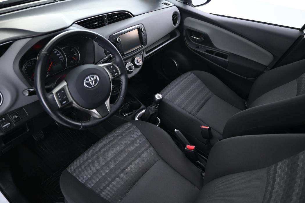 TOYOTA Yaris 2016