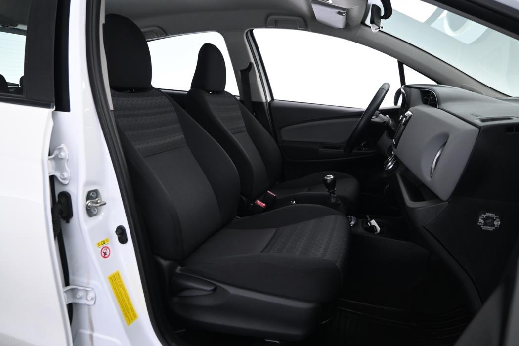 TOYOTA Yaris 2016