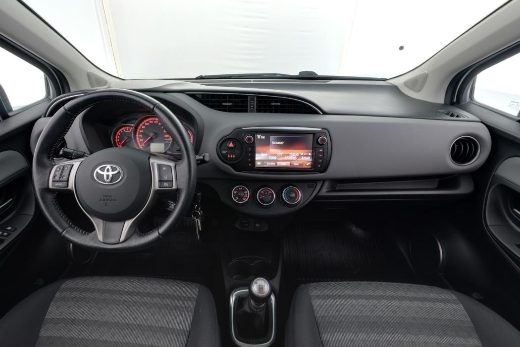 TOYOTA Yaris 2016