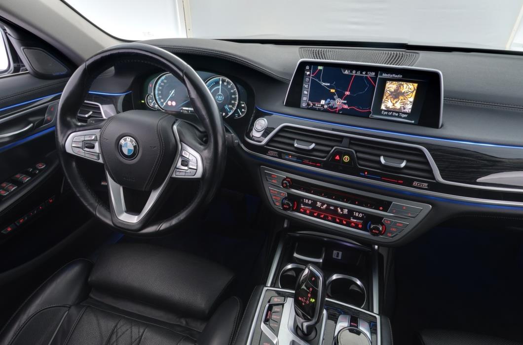 BMW 740 2017