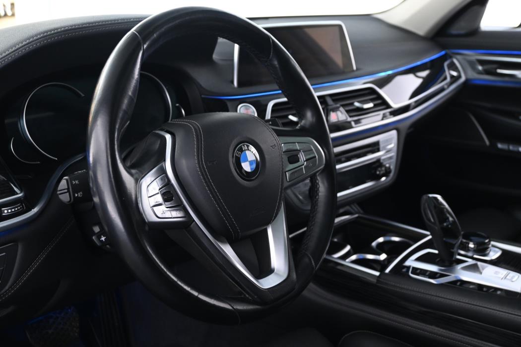 BMW 740 2017