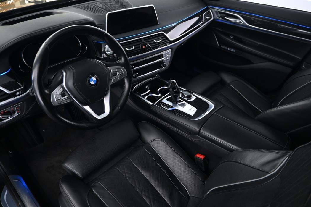 BMW 740 2017