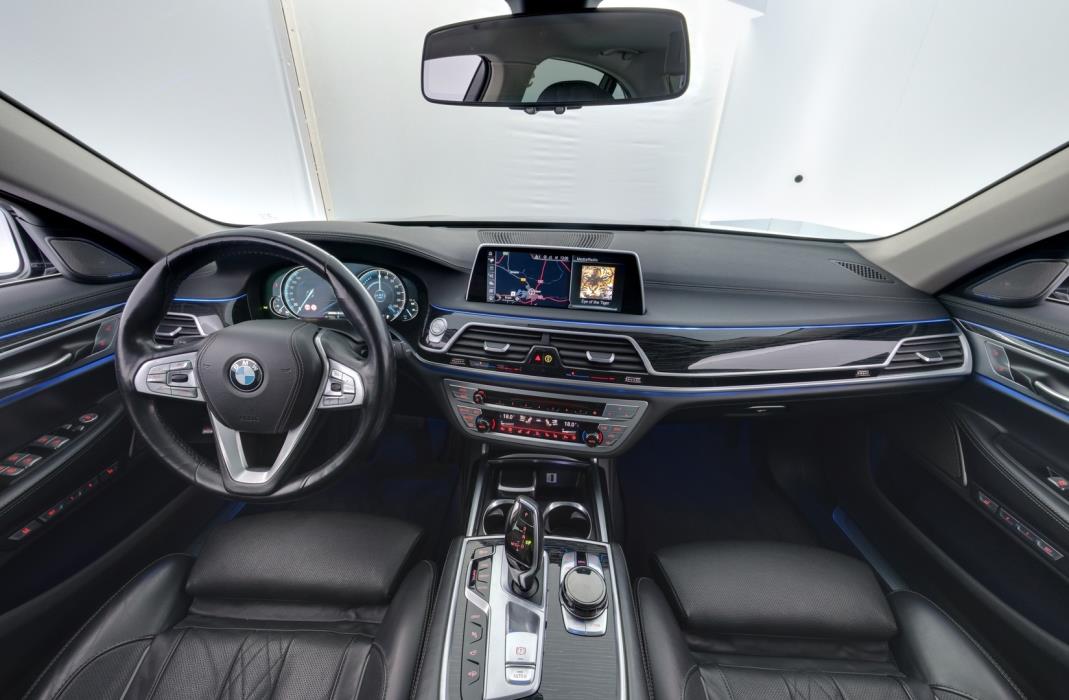BMW 740 2017