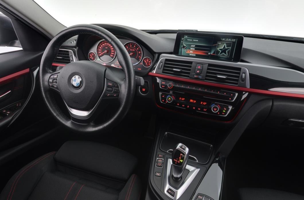 BMW 330 2017