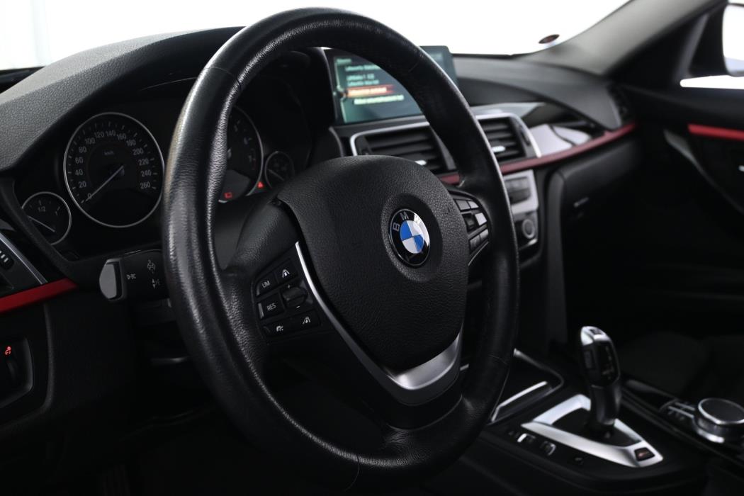 BMW 330 2017
