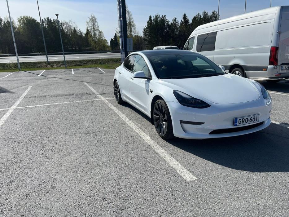 TESLA Model 3 2022