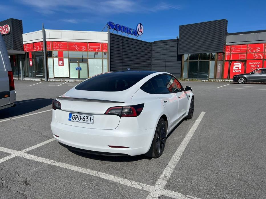 TESLA Model 3 2022