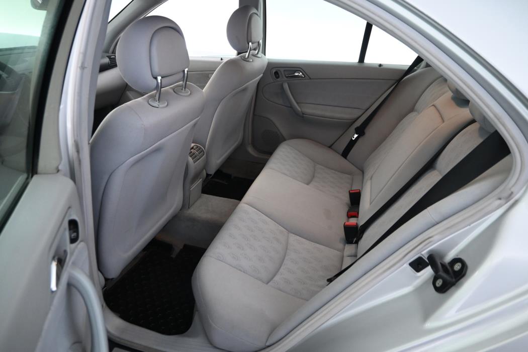 MERCEDES-BENZ C 2004