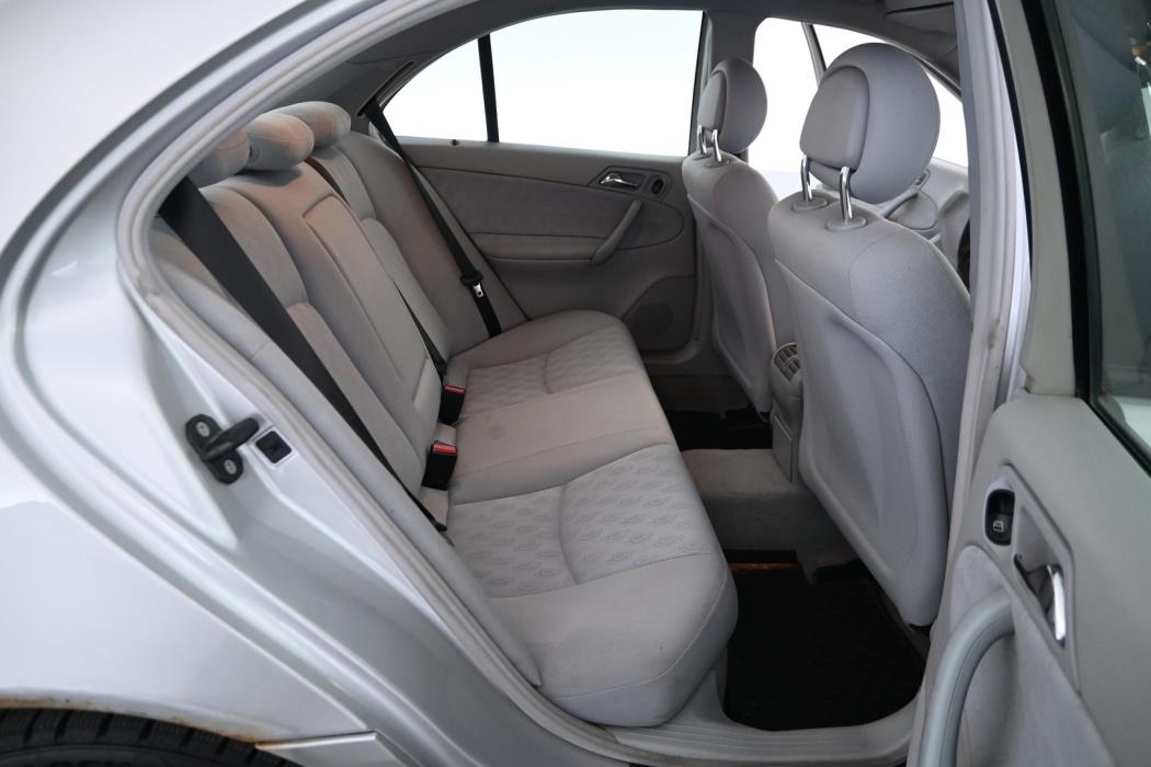 MERCEDES-BENZ C 2004