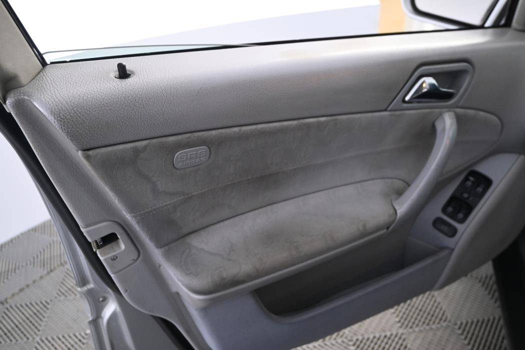 MERCEDES-BENZ C 2004
