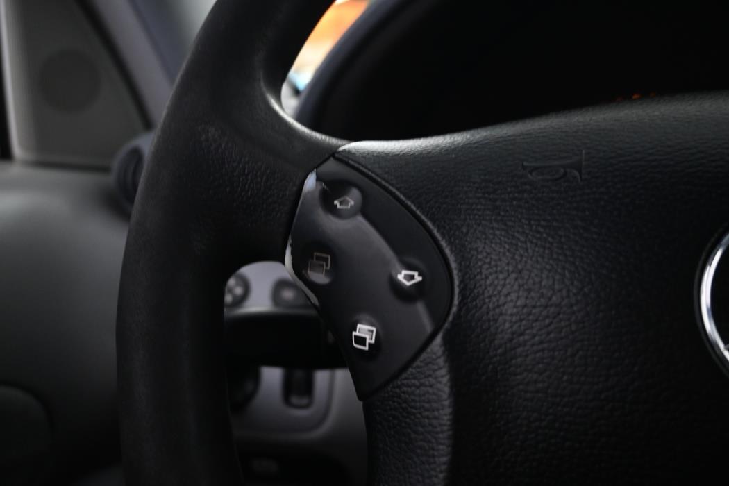 MERCEDES-BENZ C 2004