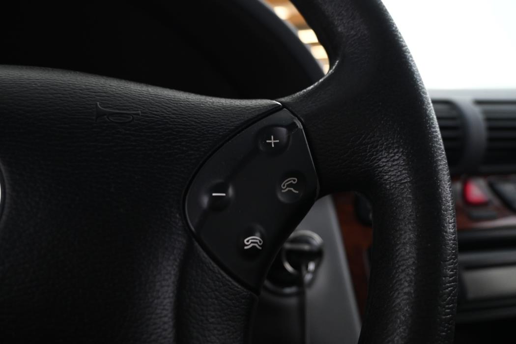 MERCEDES-BENZ C 2004