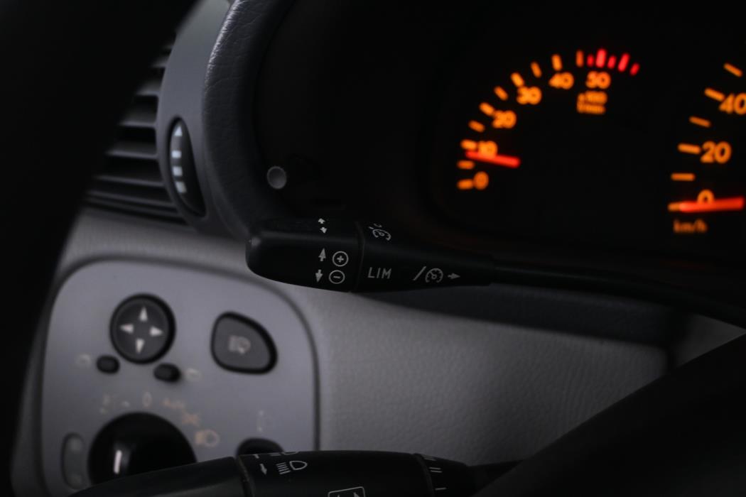 MERCEDES-BENZ C 2004