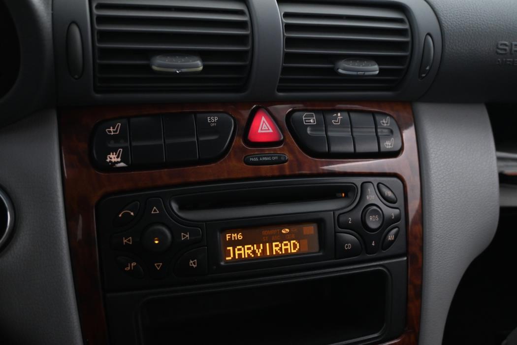 MERCEDES-BENZ C 2004