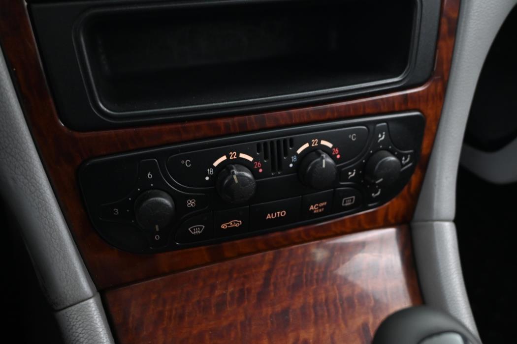 MERCEDES-BENZ C 2004