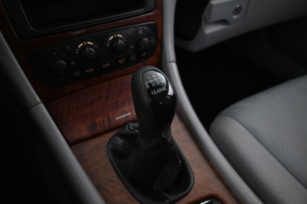 MERCEDES-BENZ C 2004