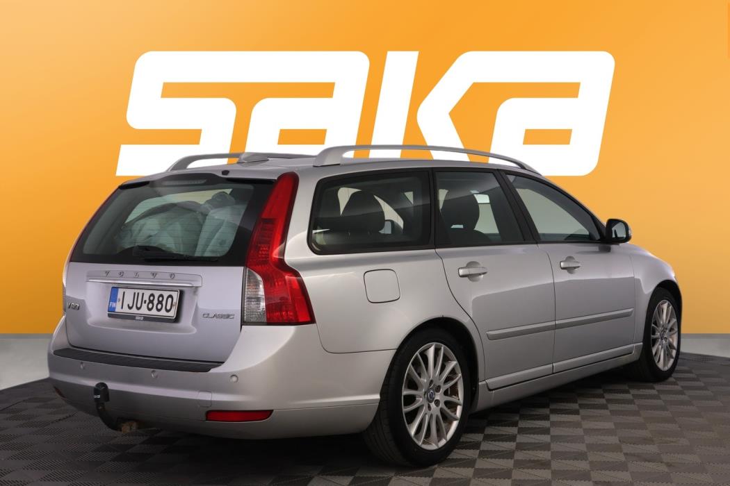VOLVO V50 2011
