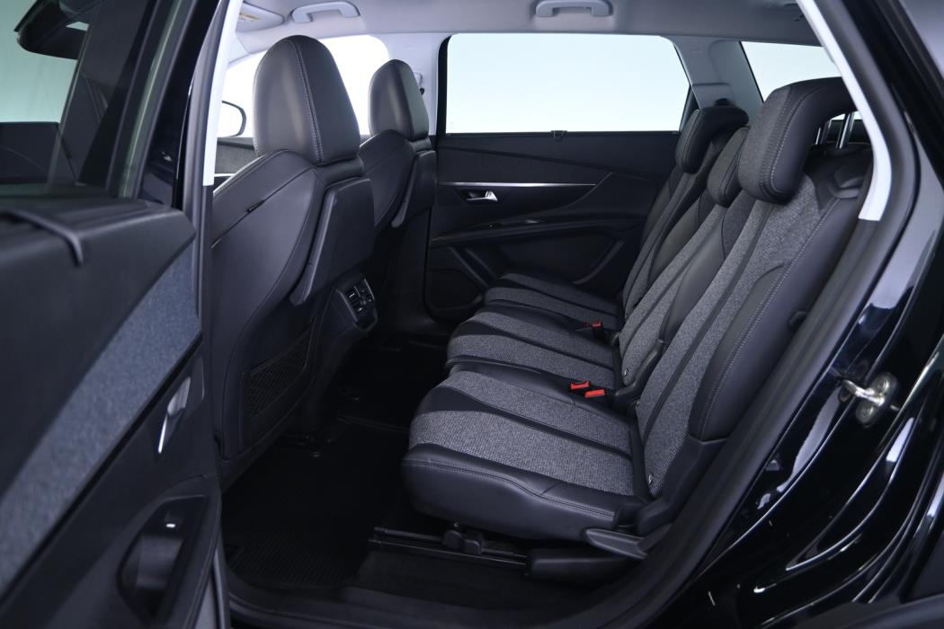 PEUGEOT 5008 2018