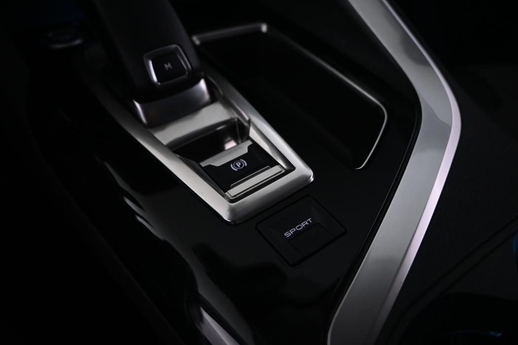 PEUGEOT 5008 2018