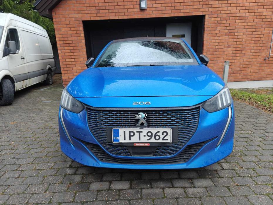 PEUGEOT e-208 2021