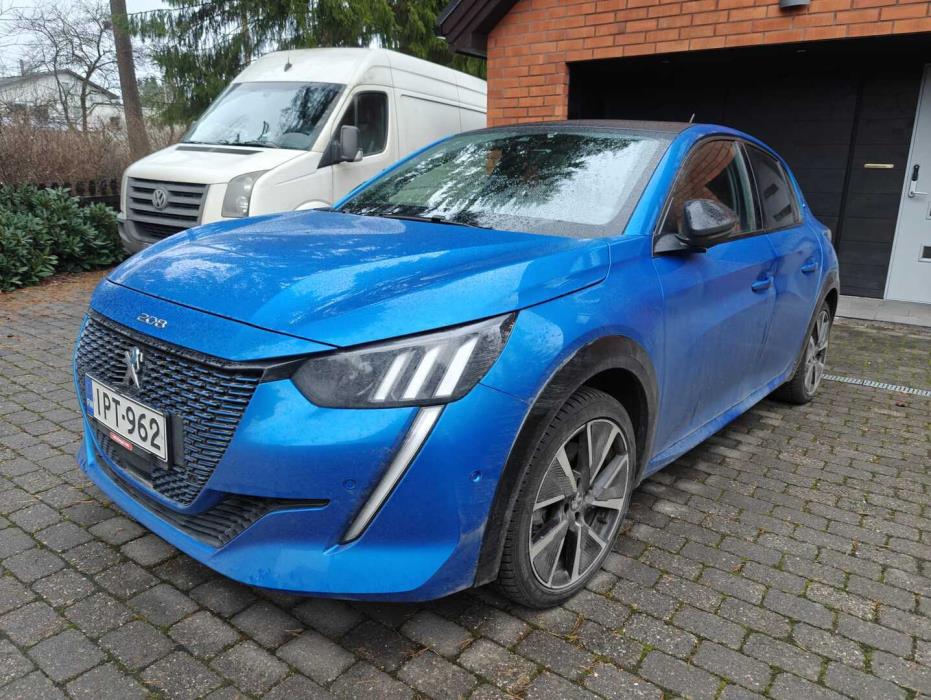 PEUGEOT e-208 2021