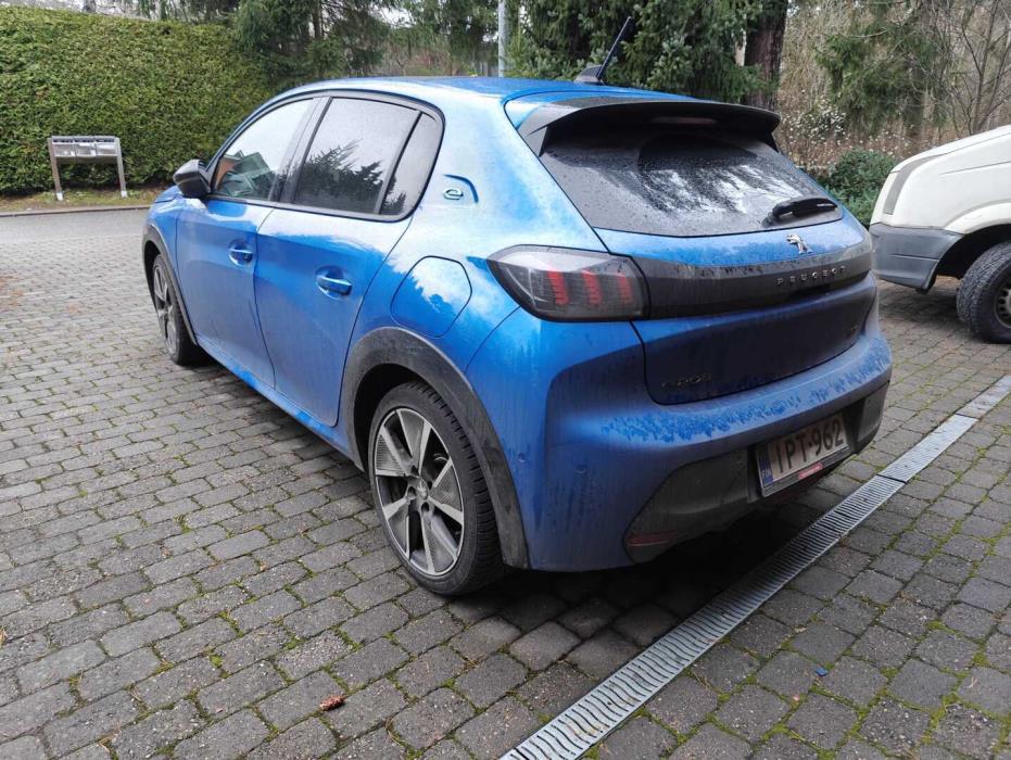 PEUGEOT e-208 2021